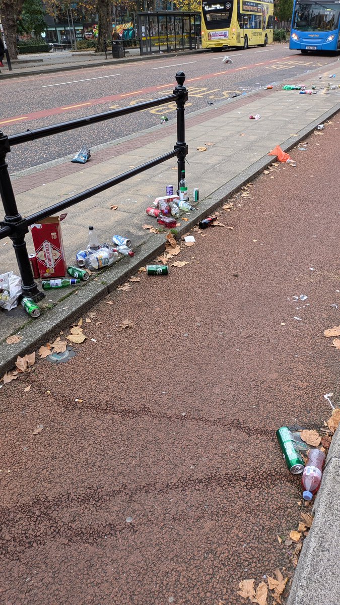 nyreehood's tweet photo. @ManchesterSU one for you guys too. This isn't @ManCityCouncil responsibility but someone needs to tackle this I presume it's not an isolated incident https://t.co/m519TOHlXD
