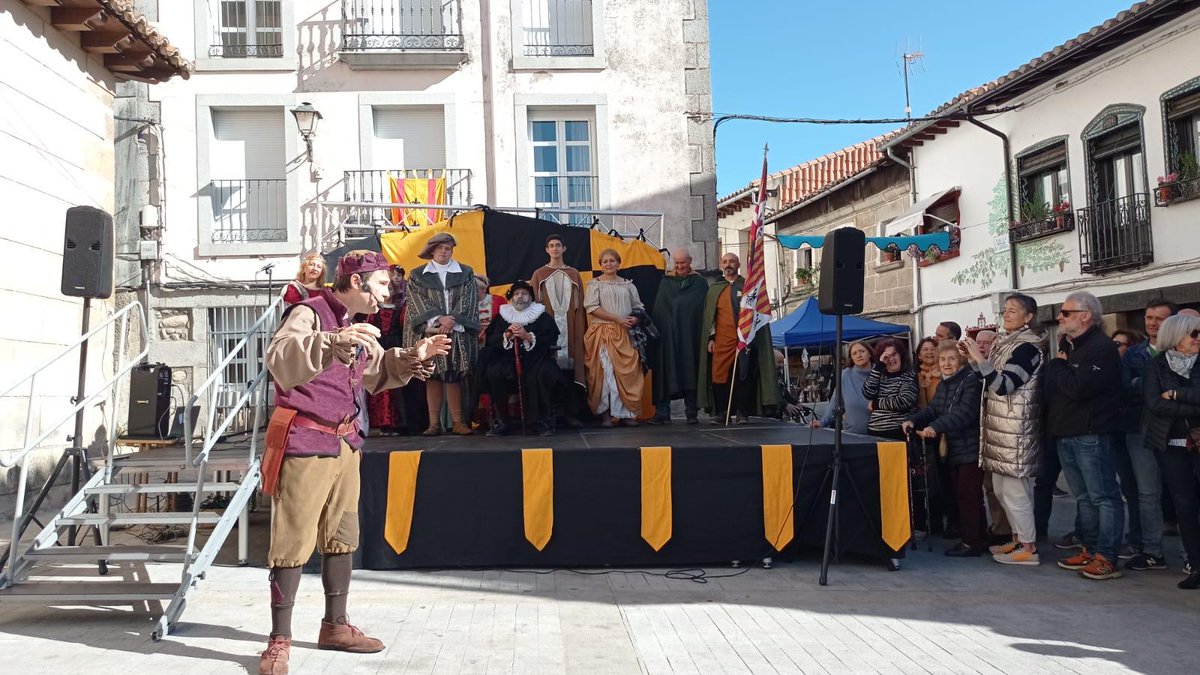 CAROLUSVEMPEROR's tweet photo. Tornavacas 💚🤍🖤recibe al emperador Carlos V 🫅 en un día soleado que invita a disfrutar de las actividades preparadas para celebrar su paso por la villa. ¡Acércate si puedes! Todavía quedan horas por delante para vivirlas con intensidad! 

#ItineraCarolusV https://t.co/O2EKx6ZUcE