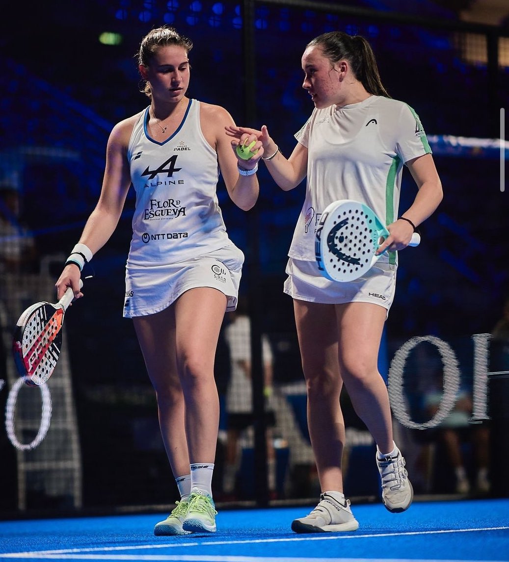 Su 1ª final como pareja con 17 y 18 años con un descaro de 2 jugadoras que están tocadas por una varita. Andrea Ustero y Alejandra Alonso se han cargado a 5 campeonas del Mundo (Ale, Jess, Marta, Claudia, Gemma) en 3 días. Irrupción con pocos precedentes. Llegan para quedarse.
