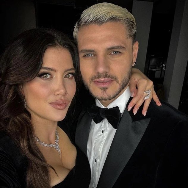 pusholder's tweet photo. Wanda Nara, Mauro Icardi ile olan konuşmalarını paylaştı.

Icardi: "Yaşıyormuş gibi davranmak mı? Bunu istemiyorum. Bize izin ver. Sen hem zayıflığım hem de gücümsün."

Wanda Nara: "Üzgünüm, artık bitti. Kendine iyi bak, her şey yoluna girecek." https://t.co/HsFSYyTlUq