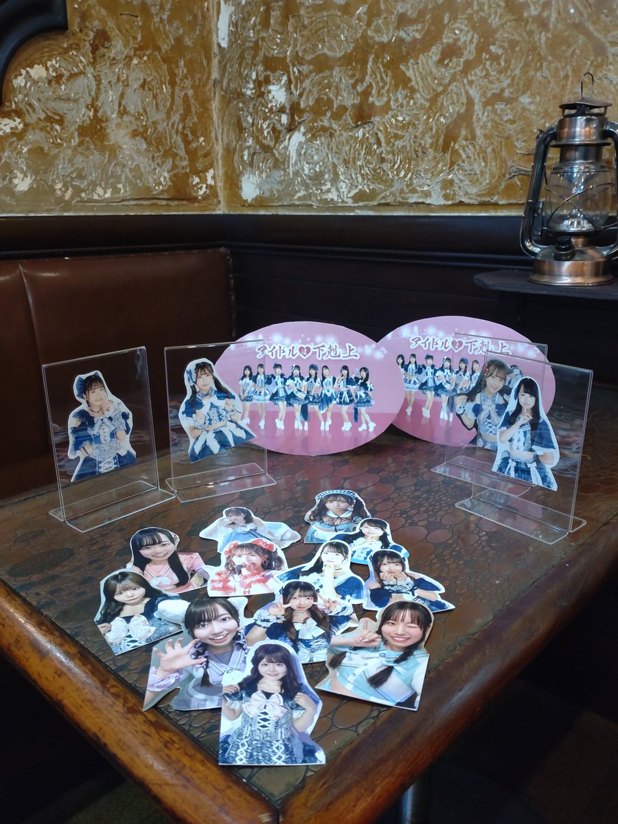 本日、梅島駅前通り商店街オータムフェスタでの《アイドルは下剋上》による回遊ライブ開催に合わせて、
一部分のお席にて、手作りミニコラボカフェを開催させていただきました。
たくさんのお客様にご来店いただき、手作りの卓上パネルで、素敵な写真を撮っていただきました。ありがとうございました☺️