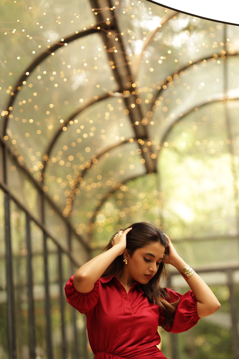 priyankaamohan's tweet photo. Bringing on the holiday cheer a bit early 💃🏻✨🎄 https://t.co/Jw3qwq4mil