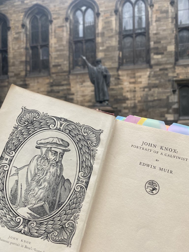 GinorGym's tweet photo. What else would you read under this statue ???
#EdwinMuir https://t.co/VQYoDYnTP9