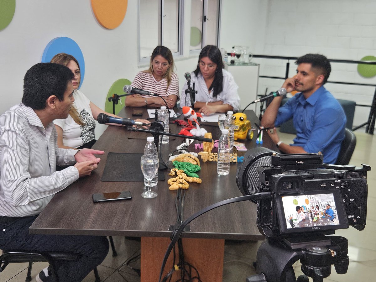 Junto a la Vice Gob <a href="/TeresitaMadera/">Teresita Madera</a> compartimos un streaming en #Núcleodelconocimiento conversando y analizando visiones de futuro sobre #ciencia, #tecnología, #innovación y #economía del conocimiento. <a href="/GobDeLaRioja/">Gobierno de La Rioja</a>