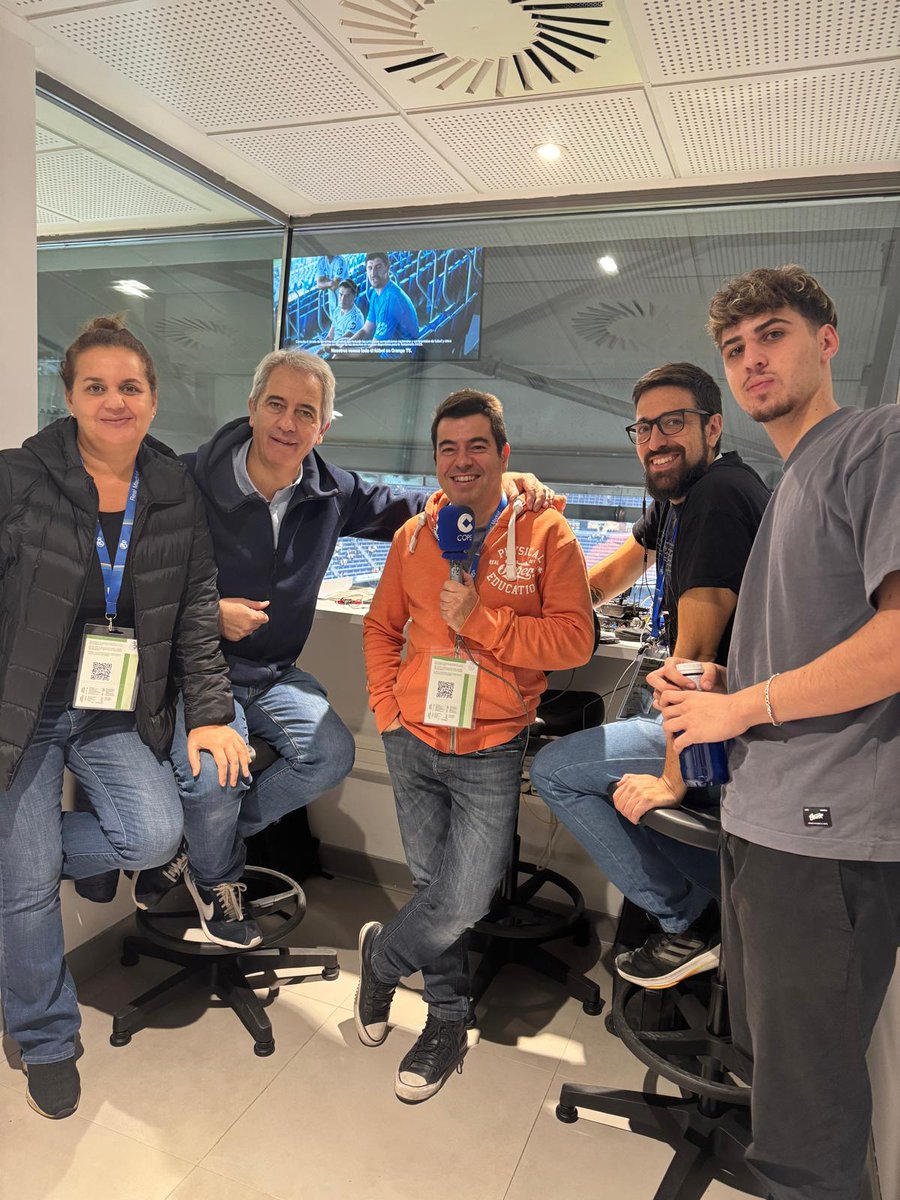 En el Santiago Bernabéu, para contar el REAL MADRID - OSASUNA en <a href="/tjcope/">Tiempo de Juego</a> y <a href="/partidazocope/">El Partidazo de COPE</a> con:

🎙<a href="/lamacope/">Manolo Lama</a> 
🎤 <a href="/AranchaMOBILE/">Arancha Rodríguez</a> y
🔌<a href="/sergiotalavr/">Sergio Jiménez</a> y Marcos Gallego.