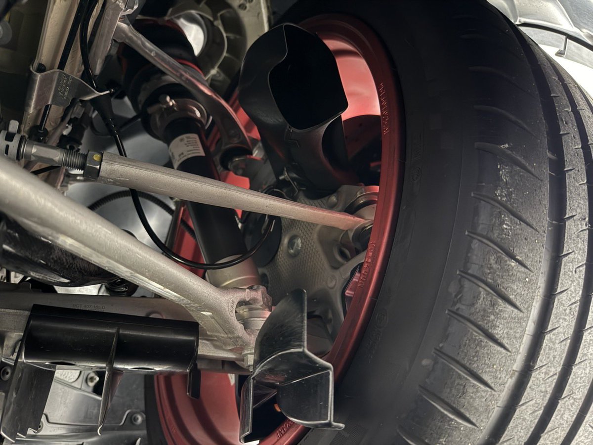 555LTD's tweet photo. GT3RSの足回りを下から覗いてみましたよ‼️ https://t.co/4DLScbkEfR