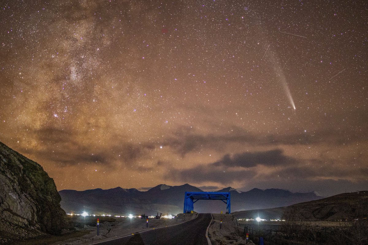StanzinNorlha87's tweet photo. One of my Last shots of COMET A3 Tsuchinshan-Atlas from Hanle Dark Sky Reserve before it returns after 80000 years. https://t.co/snMcgoZqR1