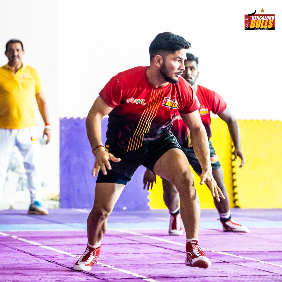 BengaluruBulls's tweet photo. Get. Set. #FullyCharge!💥☝️
#BengaluruBulls #FullChargeMaadi #GooliKano https://t.co/K5FjoMQ0Gd