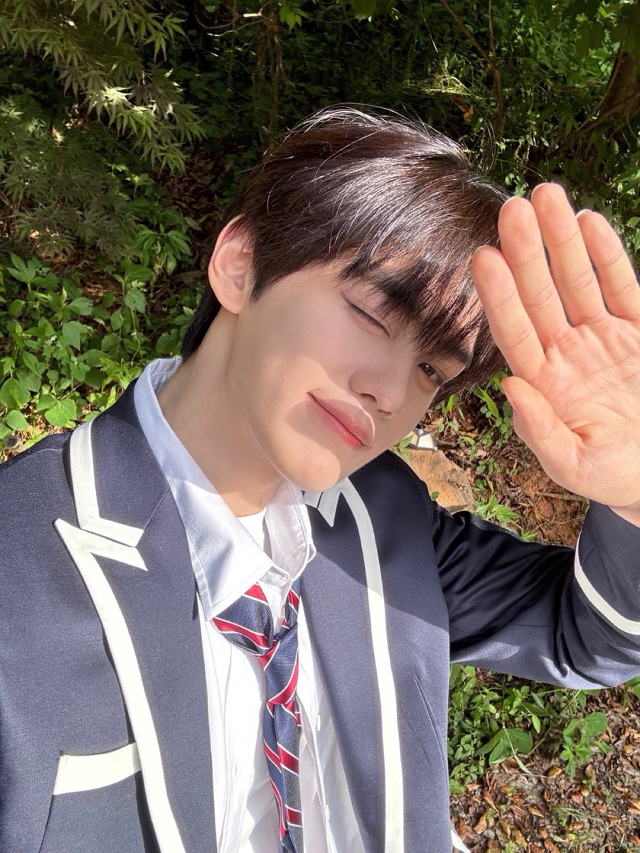 ZB1_official's tweet photo. _💌

제로즈! 공백기 아닌 공백기여서 심심하지ㅎㅎㅎ 맨날 이렇게 놀아줄게용ㅎㅎㅎ 오늘도 넘 고생했고 내일도 아주 화이팅이야ㅎㅎ 사랑하고 이따 또 플챗에서 보자용 사랑해🩵🩵🩵🩵

#KIMGYUVIN #김규빈
#ZEROBASEONE #ZB1 #제로베이스원 https://t.co/mPUr4rnXWH