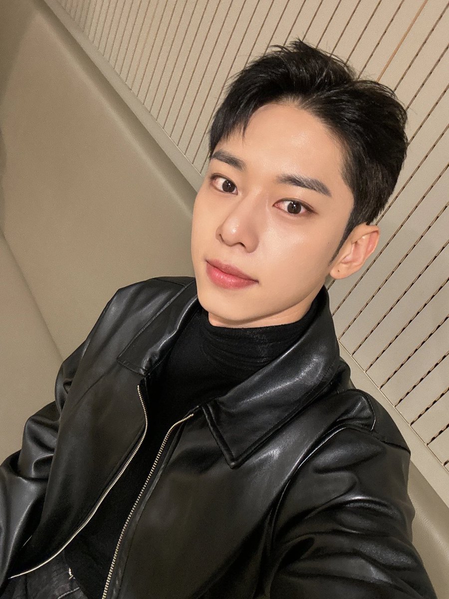 0522zone's tweet photo. 241109 

[🐿️]  everyone you worked hard today!!🙃💙☘️ https://t.co/bhZ5mSOjp2
