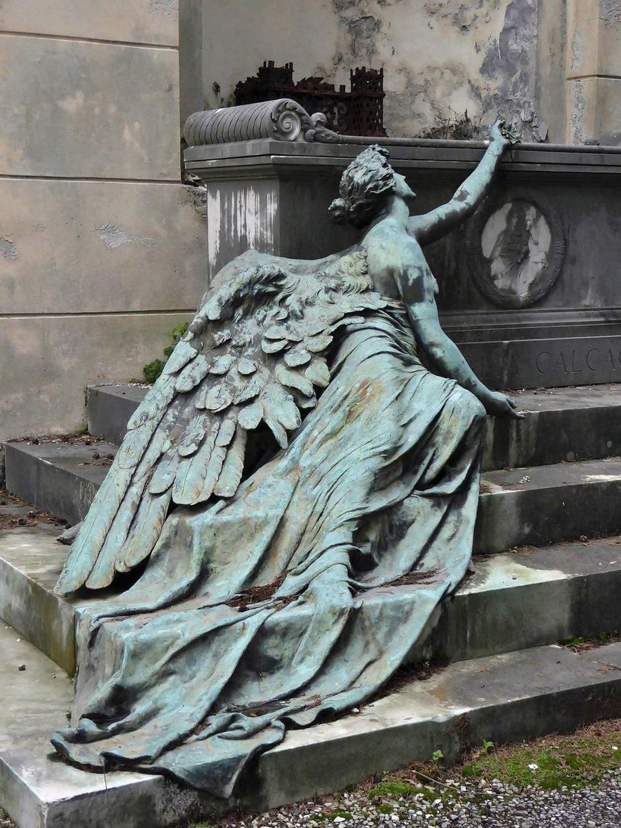 Dr_TheHistories's tweet photo. A Heartbreaking Masterpiece: The Calcagno Family Monument... 

The Calcagno family burial monument at the Staglieno Cemetery in Genoa, Italy, is a poignant testament to enduring power of grief. Created in 1904 by the renowned sculptor Adolfo Apolloni, the monument features a bronze statue lying on the steps, delicately placing a flower on the grave.

This haunting figure, a personification of sorrow, captures the depth of emotional pain and loss. The intricate details of the statue, from the flowing robes to the sorrowful expression, evoke a sense of empathy and compassion. The Calcagno family monument serves as a powerful reminder of the human condition and the universal experience of grief.

#drthehistories