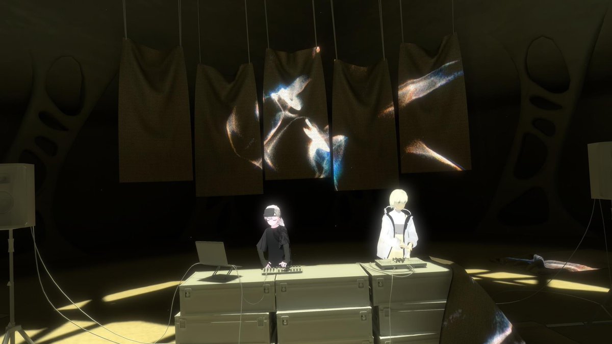 This Japanese club is giving me a blast today. Awesome music and visuals. <3 the way how they do the visuals  #VRC_PUPA