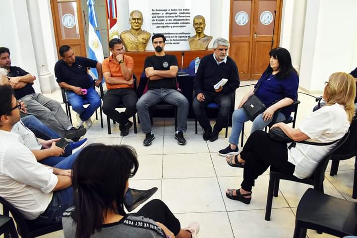 waltercorreaok's tweet photo. Participé de una charla en la histórica casa de CGT en Córdoba, junto al delegado de Unión Obrera Ladrillera sec. Córdoba capital, Leandro Vallejos Arce, acompañados por representantes de las tres centrales obreras. https://t.co/Ig8V88Uyxj