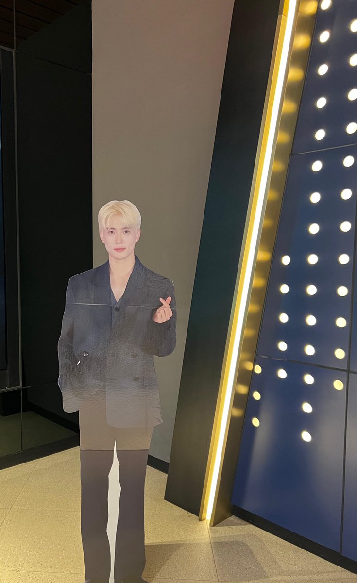 14projects's tweet image. Here is today's guest star at our event😭✨