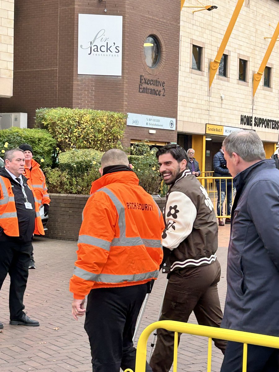adpr84's tweet image. THE KING IS HERE 👑 

@Wolves 

#wwfc