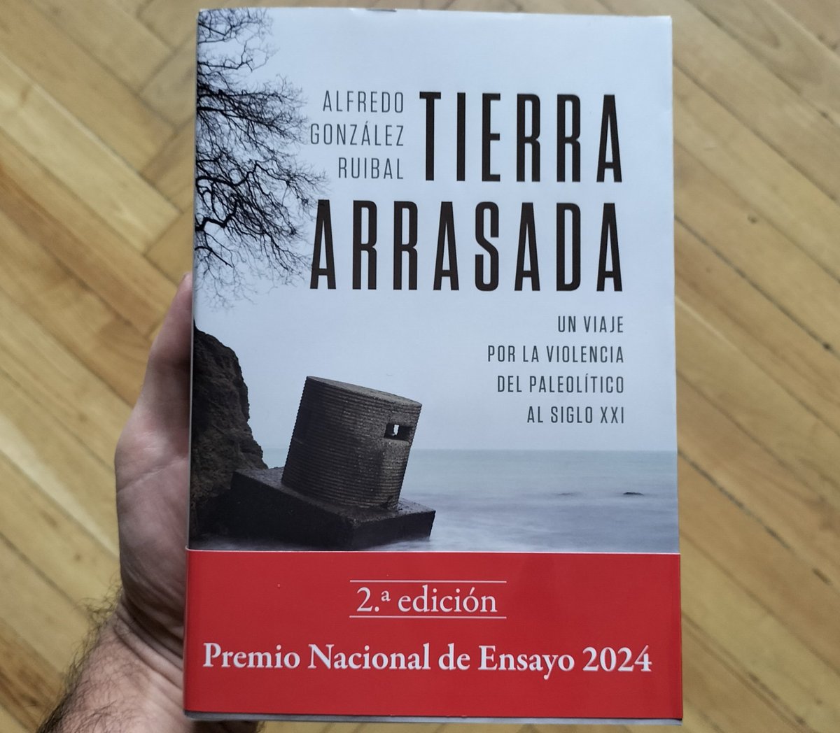 Ya está disponible la segunda edición de Tierra Arrasada. Por si no encontrabais el libro en vuestra librería.