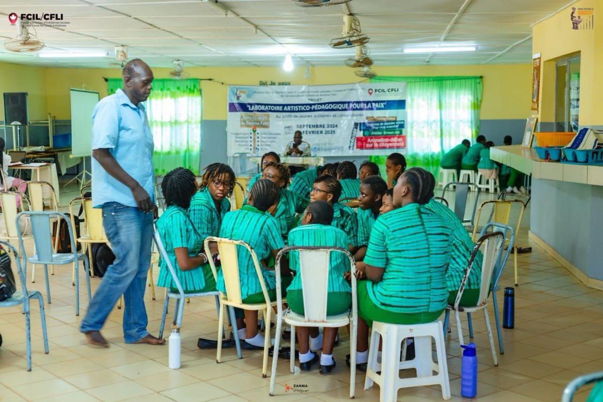 gambidi's tweet photo. Laboratoire Artistico - pédagogique pour la paix à Ouagadougou avec les élèves de l’établissement belemtisse et les étudiants de l’université Joseph ki  Zerbo avec le soutien du fond canadien d’initiative locale FCIL, l’ambassade du Canada au Burkina Faso. https://t.co/knvCfArJOG