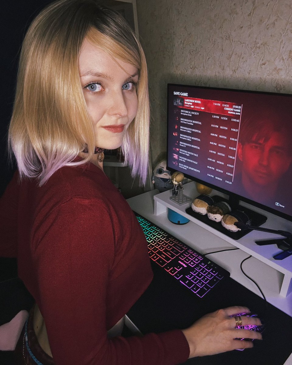 tausend_flammen's tweet photo. do i look like your gamer girlfriend? 🦋

#silenthill #silenthill2remake https://t.co/tXJME4WkHV