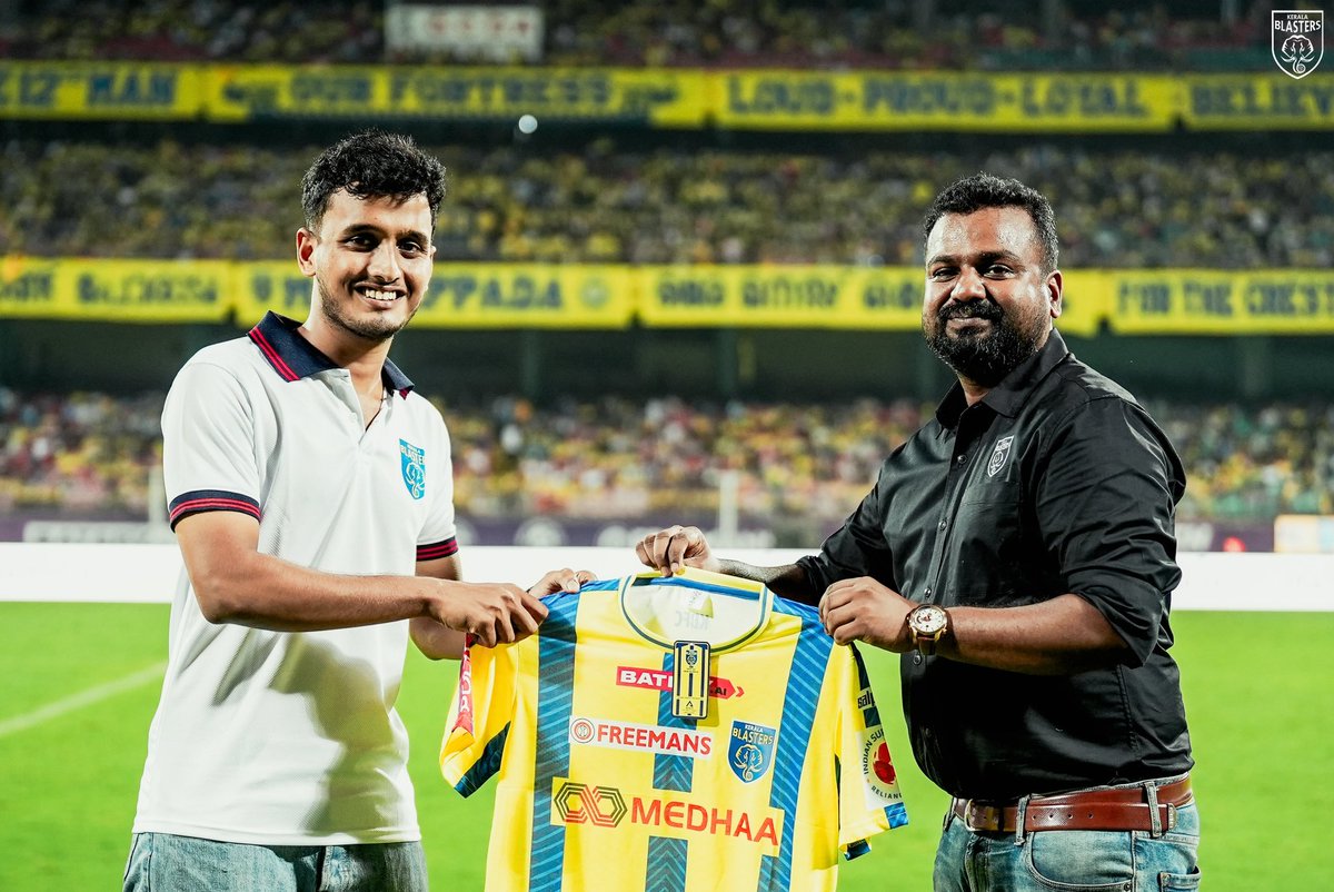 KeralaBlasters's tweet image. When the competition is this good, everyone’s a winner! 😎 

Ajmal, Nadiq, and Salman gave it their all, but it was Nadiq who came out on top in the halftime challenge during #KBFCHFC 🏟️

#KBFC #KeralaBlasters