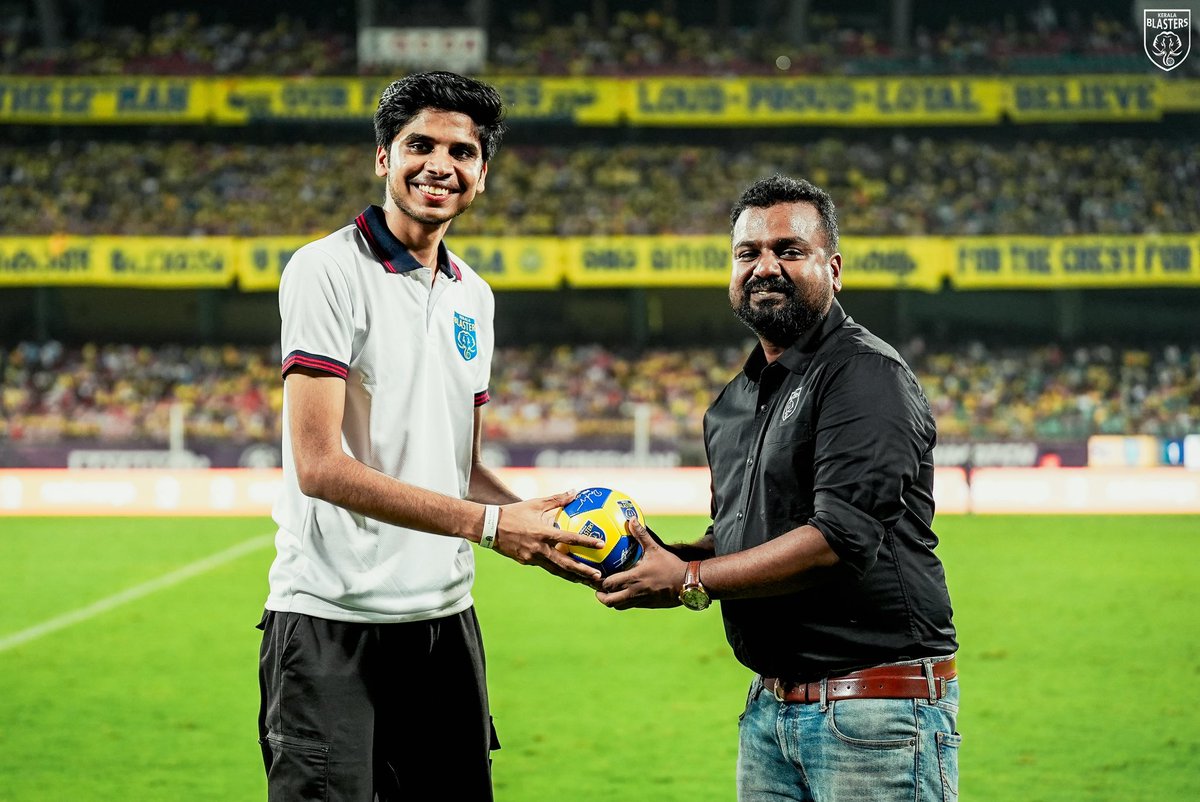 KeralaBlasters's tweet image. When the competition is this good, everyone’s a winner! 😎 

Ajmal, Nadiq, and Salman gave it their all, but it was Nadiq who came out on top in the halftime challenge during #KBFCHFC 🏟️

#KBFC #KeralaBlasters