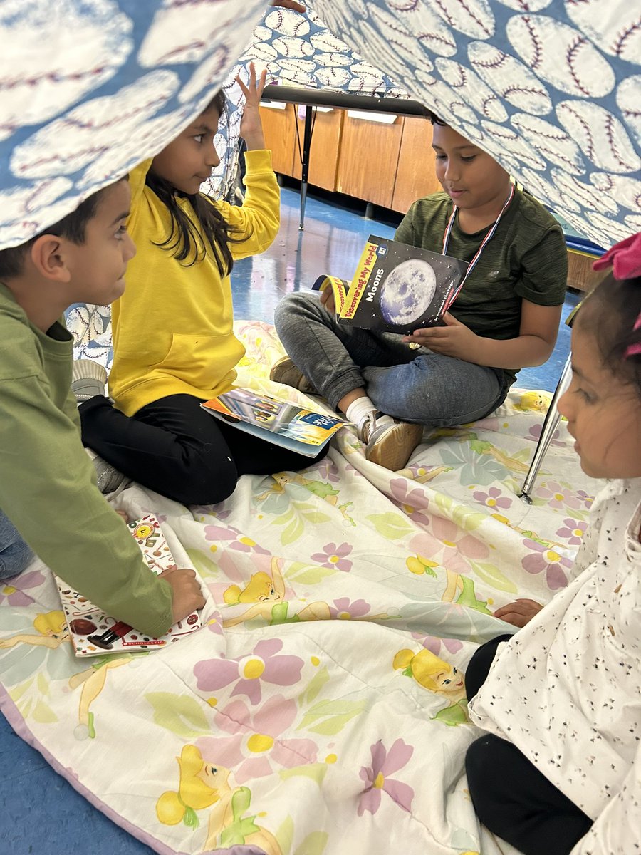 MsZuvela's tweet photo. Kindergartners join Mrs. Martinez’s first graders for their fort reading celebration. Forts and books = pure joy! Inspiring a love of reading❤️📚! @SearingtownK5 @mrsmartinezgr1 https://t.co/Q9r9civAvM