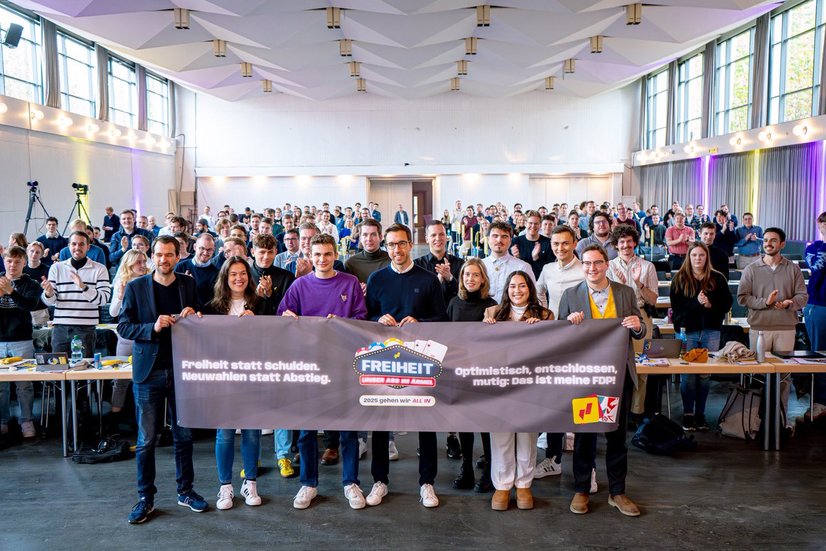 Alex__Steffen's tweet image. Die Jungen Liberalen NRW haben mich gerade mit 87 Prozent (ein letztes Mal) als Landesvorsitzenden im Amt bestätigt. Vielen Dank für das erneute Vertrauen 💛
Wir sind bereit für den Wahlkampf 🚀