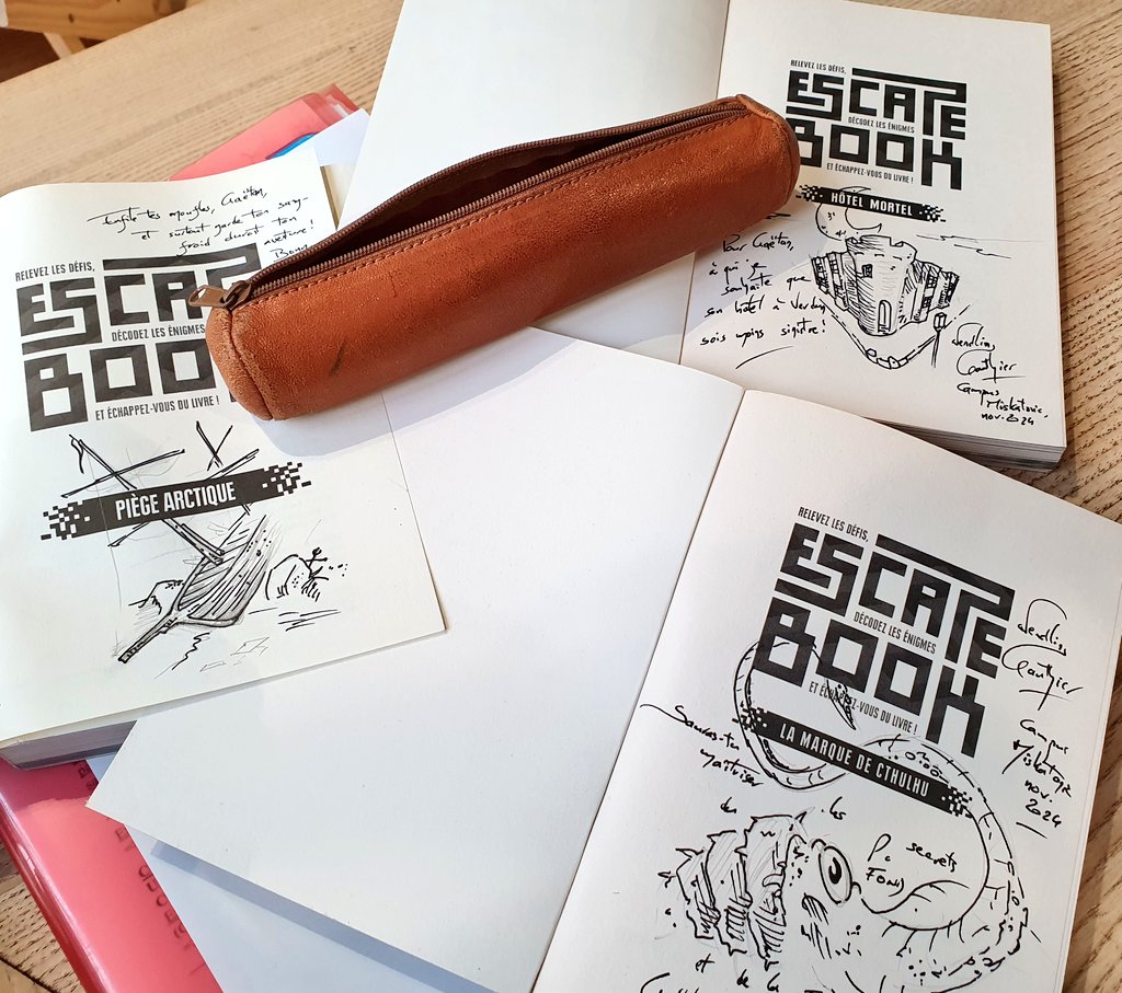 WENDLINGauthier's tweet photo. Dédicace sauvage d'#EscapeBook pour @Surahki en marge des stands du Campus Miskatonic... Ça faisait longtemps qu'on ne me les avait pas fait signer, ceux-là. https://t.co/ikChIzhTO3
