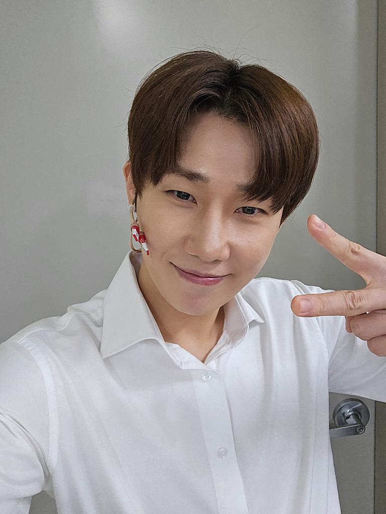 [📸] 뮤지컬 <킹키부츠> 마지막 공연 종료!

나야, 규찰리 (o`ꇴ´o)!!
첫공부터 막공까지 함께해 줘서 고마워

매 회차 뜨거운 열기 속에 많은 에너지 받고
행복했다! 많이 아쉽지만 오래오래 기억해줘
오늘도 킹키하라!!❤️〝ʕ'▿'ʔ〞

#김성규 #KimSungKyu
#뮤지컬 #킹키부츠 #KinkyBoots