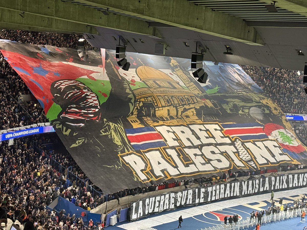 lasource75006's tweet photo. Si on viole votre fille … est ce que vous direz aux gens … c’est du sport ça ne doit pas être de la politique ? 

Si on tue votre femme, est ce que vous direz aux gens c’est du sport et des as de la politique ? 

Si on détruit votre maison entière en tuant vos enfants dedans, est ce que vous allez dire aux gens que c’est du sport et non de la politique ? 

Ce n’est ni du sport ni de la polémique, c’est juste de l’humanité si il vous en reste encore un peu au fond de votre âme. Quand ça touchera vos proches, on sait très bien que vous verrez les choses différemment. Que la paix soit sur tous les peuples, toutes les religions et toutes les couleurs de peau. 🌎 ❤️