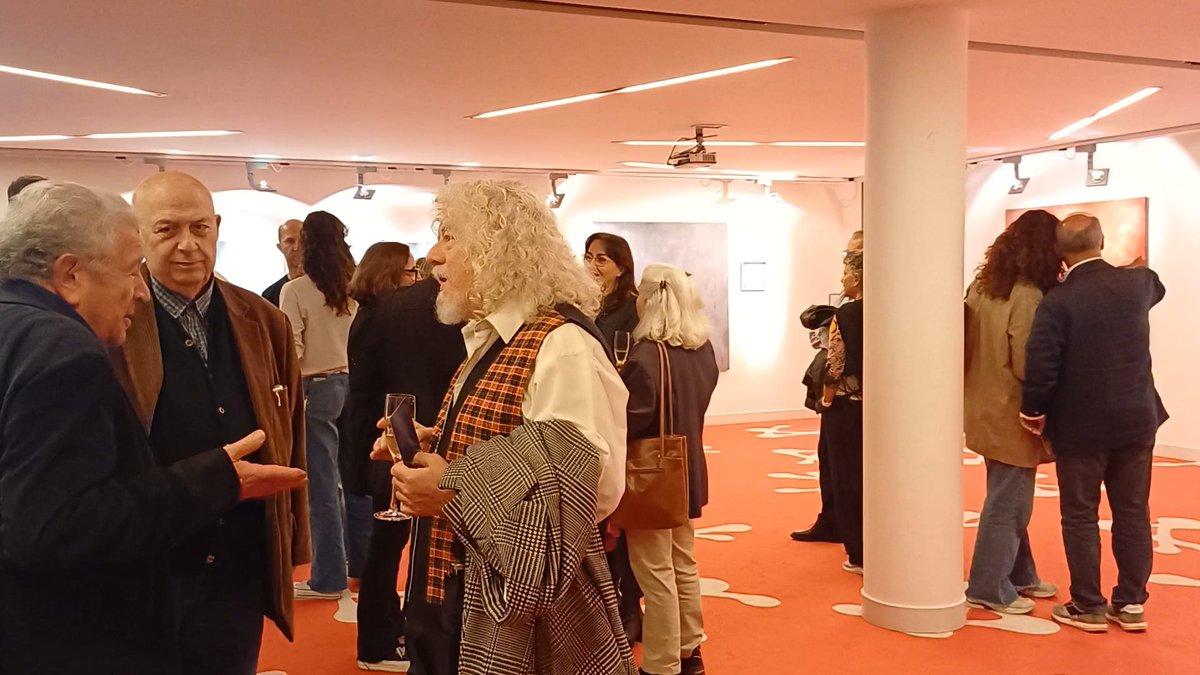 ASS_SantLluc's tweet photo. #Inaugurada l'exposició "Espais" d'Anna de Jaime al #CATEB 🗣️ 🔵
"Emergeix la forma en un límit subtil. Una forma que és passat i present, que a estava en l'origen de tot, en un espai primogènit, i que apareix o desapareix deixant el seu rastre, un vestigi, un ser” 🌫️ https://t.co/CSWnLmmBv1