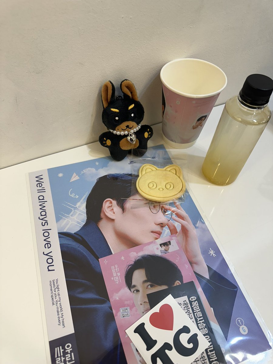 eom1983's tweet photo. [오디너리 아카이브] ෆ 

엄태구 사진 가득한 곳에서 한적하게 쉬고 있는데 갑자기 배우님 등장...😇 이건 새 게시물로 다시 적어야지 운영자분 감사합니다 ㅠ 그리고 엄지공주분이 우리 멍태구에 관심 가져주셔서 뿌듯했다...🥰

#우린늘_사랑할_태구 #엄태구 #엄태구생일 #UmTaeGoo https://t.co/JxRuWuRyZh