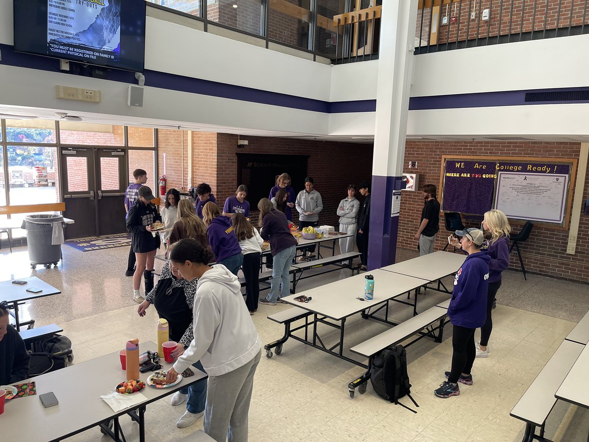 Annual state meet breakfast before the bus leaves. Leopard XC parents are the best! #yum <a href="/SmithsburgXC/">Smithsburg XC</a> <a href="/SmithsburgHigh/">@Smithsburg High School</a> <a href="/burgleopards/">Athletic Director</a>