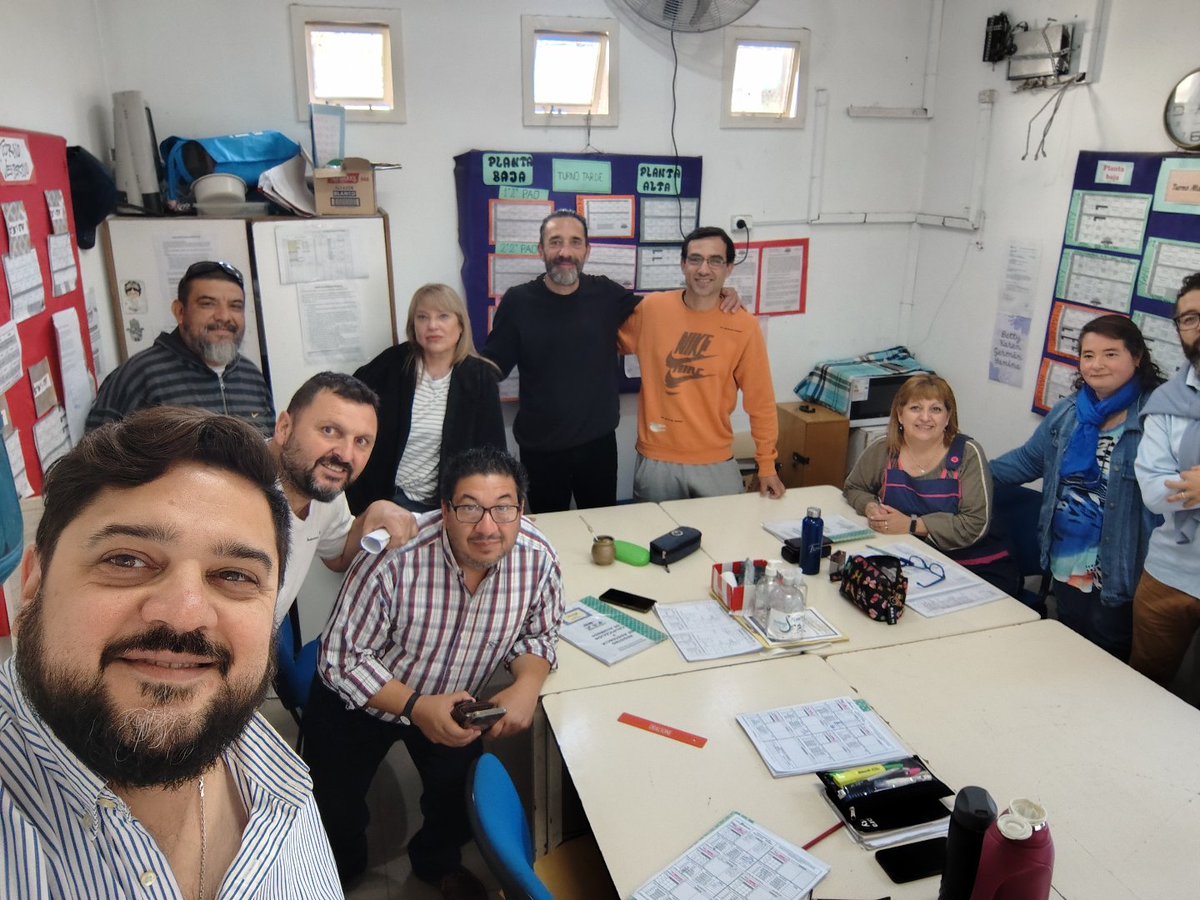 DanteBoeri's tweet photo. Está semana tan intensa recorrimos las escuelas Secundaria 1, 11 y las Primarias 31 y 43. 
Estar en cada Escuela significa redoblar el compromiso con la educación pública, en un contexto donde algunos solo tienen compromiso con el ajuste y el individualismo. 
@SUTEBAProvincia https://t.co/Grbkkj6P4P