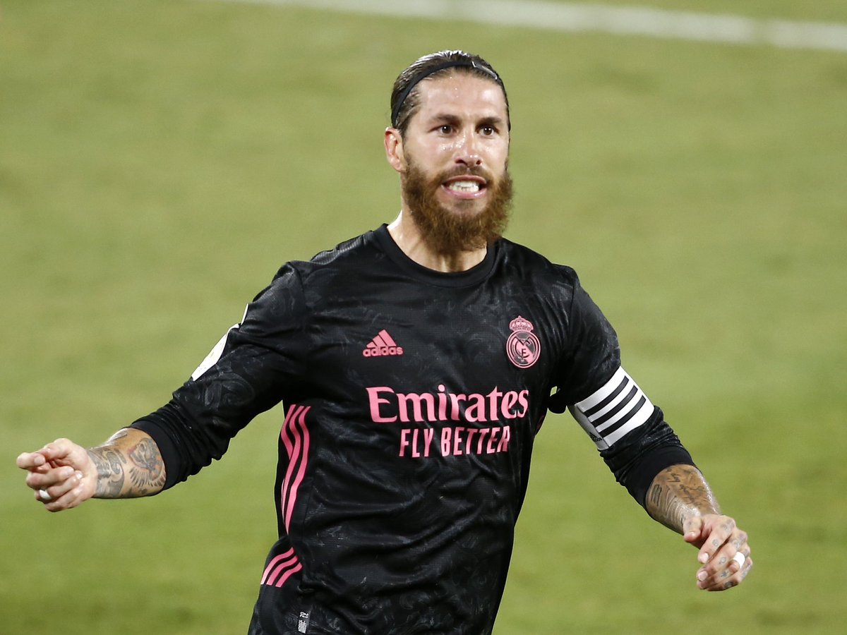 📌 El Real Madrid solo cuenta con un central disponible.
📌 Sergio Ramos sigue libre.

⁉️🧐 Os lanzamos una pregunta, 𝒎𝒂𝒅𝒓𝒊𝒅𝒊𝒔𝒕𝒂𝒔…

👁️🔥 ¿Veríais con buenos ojos el regreso del camero al conjunto blanco?

❤️ —— SÍ
🔄 —— NO