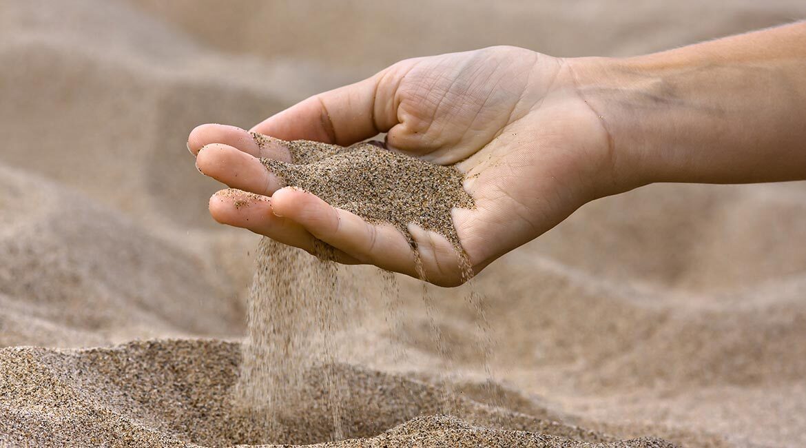⏳✨ À savoir : selon les estimations des scientifiques, l’univers observable contiendrait probablement davantage d’étoiles que la Terre ne compte de grains de sable.