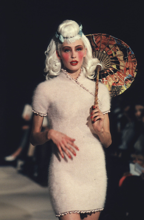 _joulian_'s tweet photo. dior fw 1997 rtw https://t.co/u7sldHTyoL