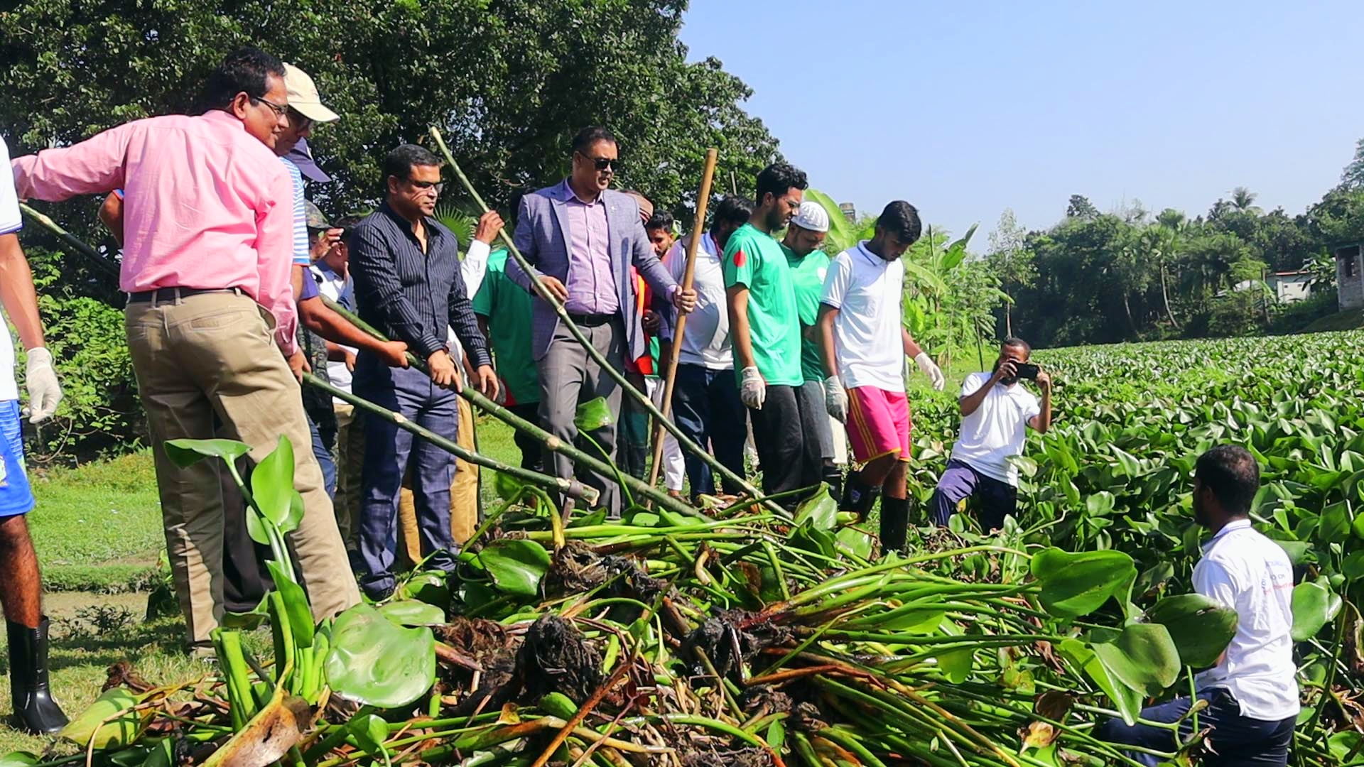 নওগাঁয় তুলসীগঙ্গা নদী পরিষ্কার অভিযান