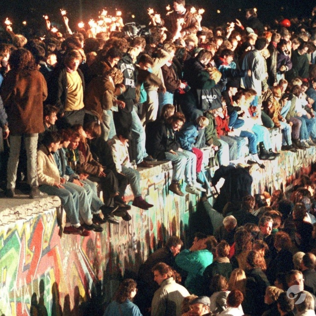 clarincom's tweet image. 📸 Se cumplen 35 años de la caída del muro de Berlín, uno de los momentos más alegres de la historia mundial

📲 Las fotos: clar.in/3YFuzhO