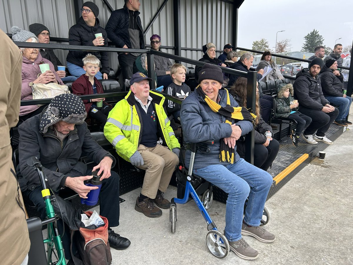 Let’s go @NewburyTownFC 🧡🖤