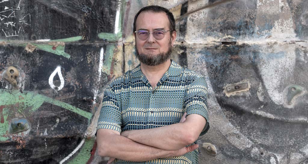 Mauro Entrialgo (<a href="/Tyrexito/">Mauro Entrialgo</a>) acaba de publicar ‘Malismo’ (<a href="/Capitan_Swing/">Capitán Swing</a>) un libro que analiza cómo la "ostentación del mal" se ha convertido en una eficaz herramienta de comunicación y propaganda en el panorama actual: arainfo.org/?p=297244

Entrevistamos al autor para hablar