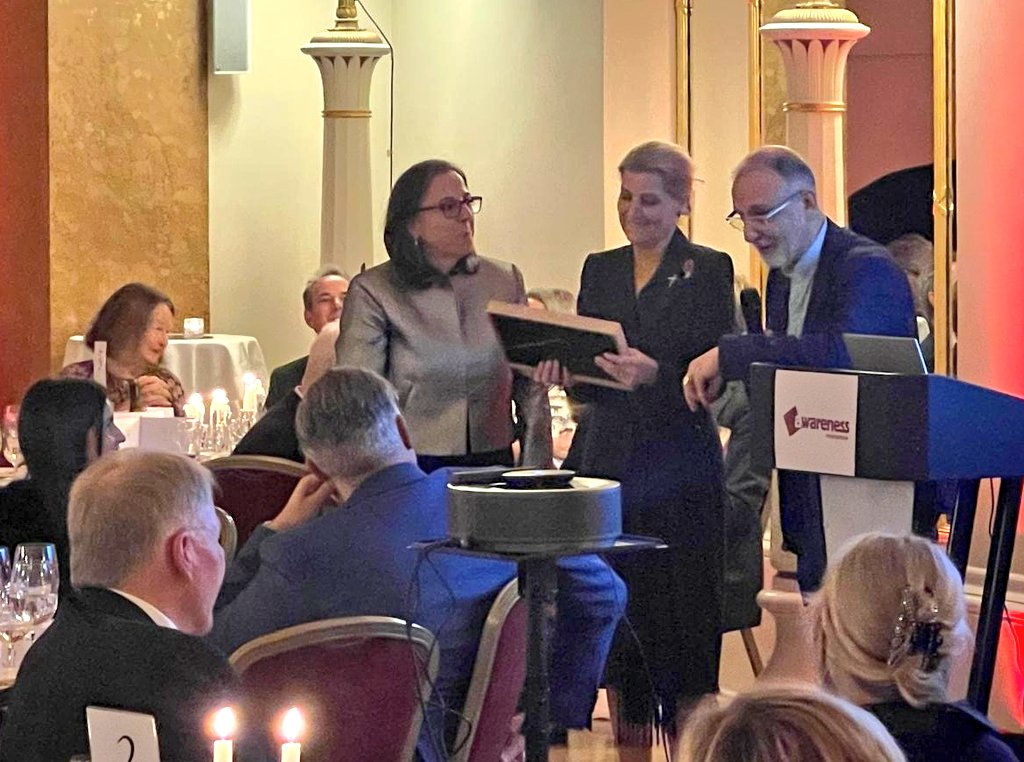 Nadim_Nassar's tweet photo. HRH Dutchess of Edinburgh gave a moving and great speech during our Gala Dinner, celebrating 10th anniversary of Ambassadors for Peace programme. We're incredibly grateful for her support and care.
@Awareness_Found @RoyalFamily @SouthwarkCofE https://t.co/taka9ylFOU
