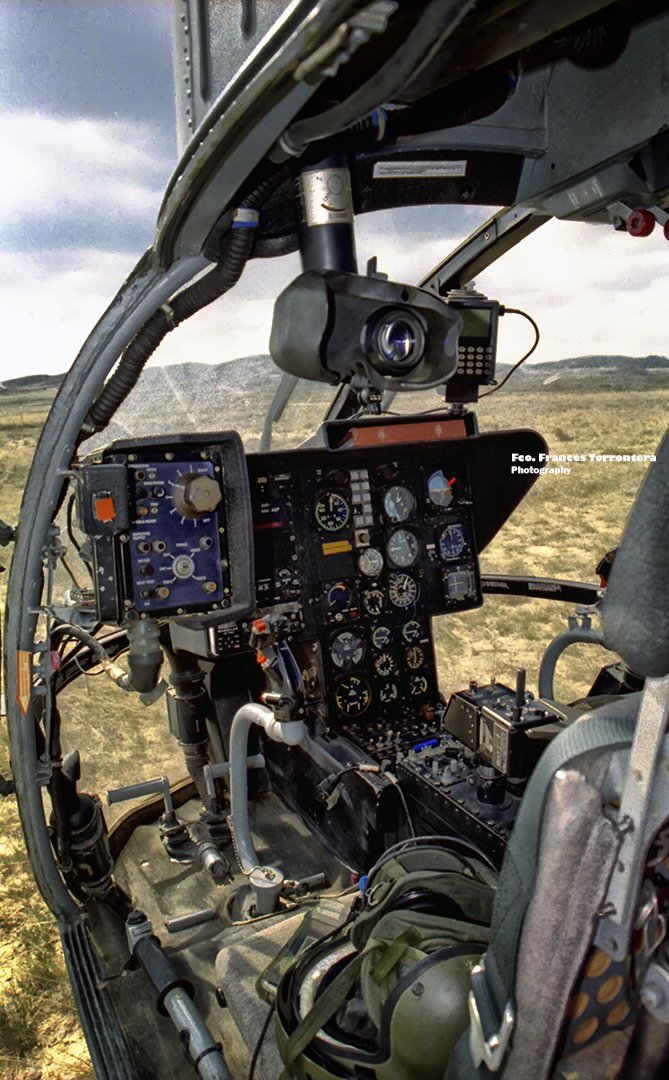 FFTorrontera's tweet photo. Cuando la misión Contra Carro del #BHELAI se realizaba en analógico.
#BO105 #Bölkow @AirbusHeli @verticalmag @HeliOpsMagazine @Web_AME @FHAeromedia @EjercitoTierra @DefensaPtrmonio #helicopter @MADOC_ET @FUTER_ET @helicopassion @helihub #famet @HelicoIndustry @HelisDatabase https://t.co/ZqRZV9rGS8
