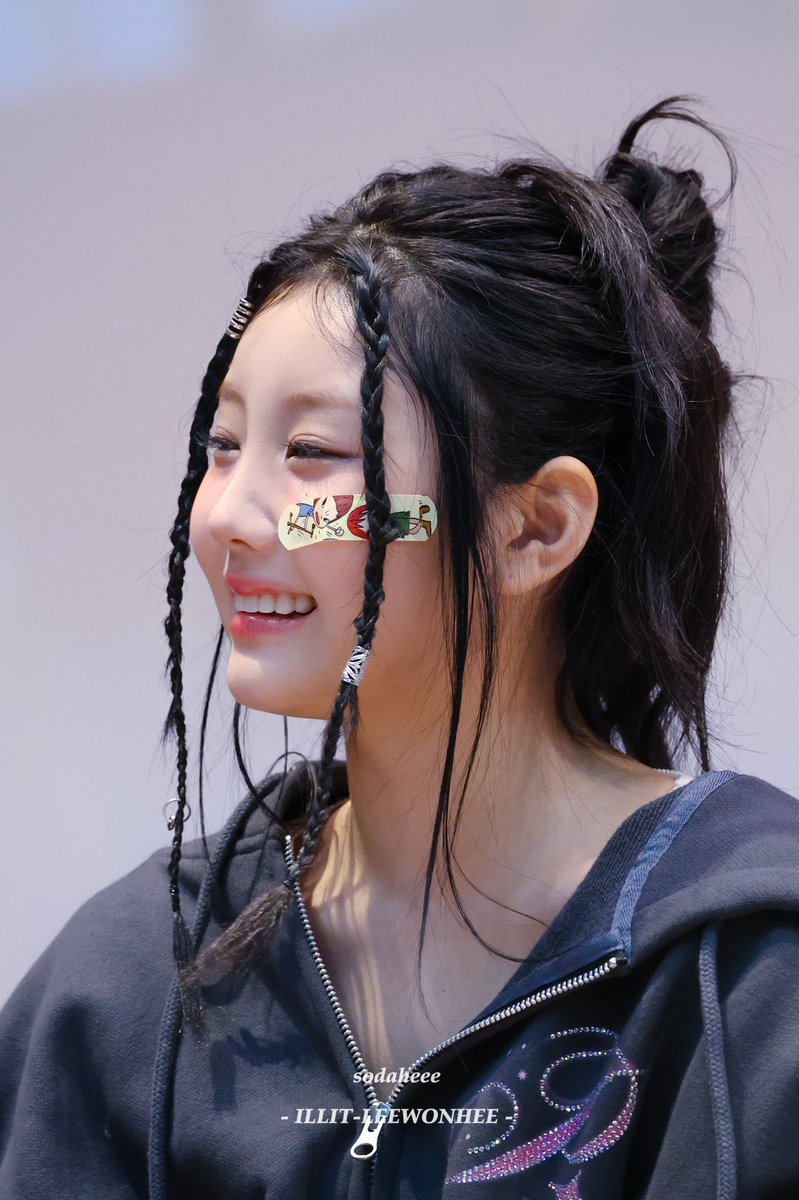 241109 원희 웃는 모습 좋아~

#아일릿 #ILLIT      
#WONHEE 
#원희