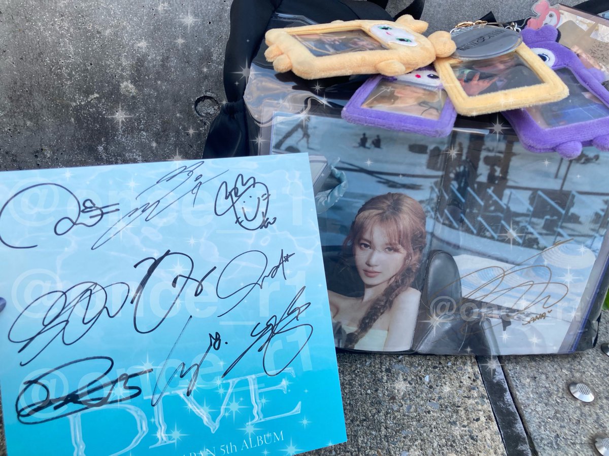 once_r1's tweet photo. TWICE DIVE 全員サイン会 ᝰ✍🏻

サナにジヒョの好きな所聞いて

「口からチョコレートの匂いする所～☺️」
のインパクト強すぎて
そこしか覚えれてないポンコツさ…笑
大切な答えが見事飛びました。

素敵な時間をありがとうございました😭

#TWICE #DIVE #SANA #JIHYO #SAHYO #사나 #지효 #사효 💜🧡 https://t.co/pCyAsfAa2s