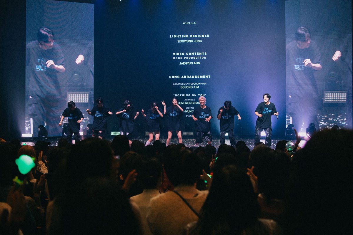 Last dance in Osaka 공연 첫 번째 시간이 끝났습니다. 요즘 유행하는 감기로 인해 공연 진행을 할 수 있을지 없을지 여부도 모를 정도로 컨디션 난조였는데... 여느 때와 마찬가지로 2시간 30분을 완벽하게 채웠다고 생각합니다.
이 모든 것은 이 공연을 위해 멀리서 찾아오신 팬 여러분들의 성원과