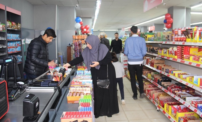 Diyarbakır’da 15 girişimci, Amerika ve İsrail menşe'li ürünlerin satılmadığı "Boykot Market” açtı.