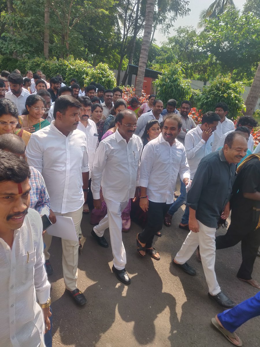 Ravibabu_mlc's tweet photo. మాజీ ముఖ్యమంత్రివర్యులు, వైయస్ఆర్ సీపీ అధ్యక్షులు శ్రీ @ysjagan గారిపై అసభ్యకర పోస్టులు పెడుతున్న @VoteTDP శాడిస్టులపై చర్యలు తీసుకోవాలని విశాఖపట్నం జిల్లా డిప్యూటీ పోలీస్ కమిషనర్ అజిత గారికి, @gudivadaamar, @MLC_Ravibabu ఫిర్యాదు.
#SadistChandraBabu
#TDPGoon https://t.co/JeInuAPcpd