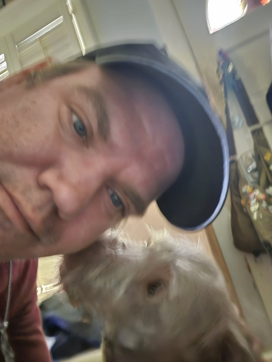 LockonValentine's tweet photo. My Teddy giving kisses https://t.co/F20NVzxyOf