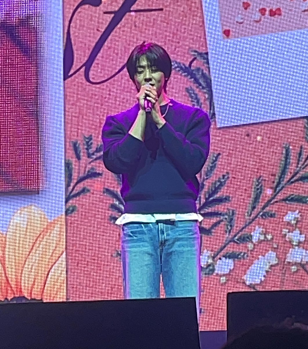 chaeck_93's tweet photo. 아니 어깨 ㄹㅇ 67cm 맞는 듯 https://t.co/yoxdMcBlWy
