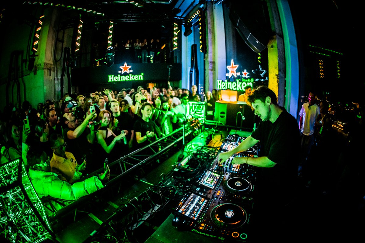 ADE_NL's tweet image. ADE and @Heineken launched their three-year Main Partnership this year and have encouraged visitors to enjoy electronic music better by being in the moment. With highlights such as the Heineken x ADE Opening Event in The Loft with Barry Can’t Swim and the giveaway hunt to find…